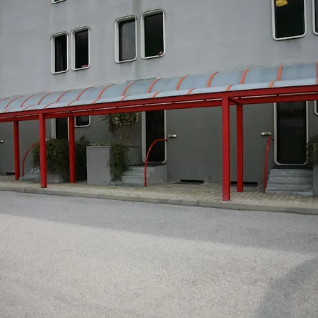 מלון Longobardo 4*